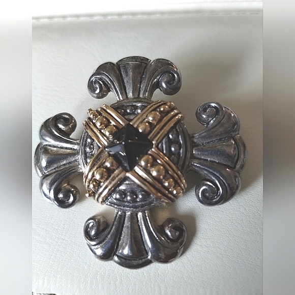 Vintage Two Tone Maltese Cross Crescendo Brooch/ Pin - Picture 2 of 4